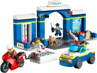Photos - Construction Toy Lego Police Station Chase 60370 