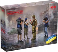 Photos - Model Building Kit ICM Journalists in War (1:35) 